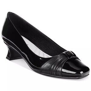 Easy Street Black Patent Waive pumps 8 1/5